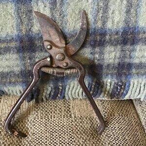 Vintage Shears - Shrubs - Branches - Weeds - Farm Primitive - Working Order